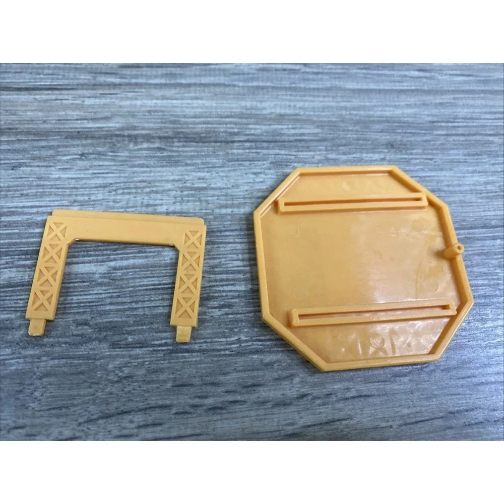 Micro Machines Exploration Harbor Rescue  Galoob 1996 Helicopter Pad‎ Parts Only